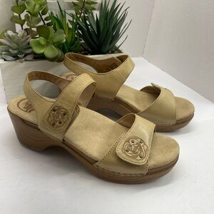 Dansko Women's Sandals in Cream